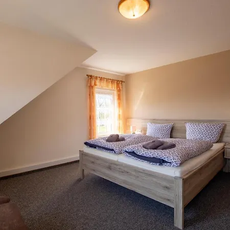 Gaestehaus Djuren B&B