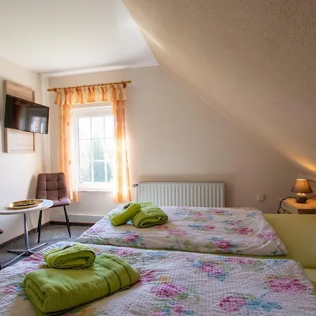 Gaestehaus Djuren B&B