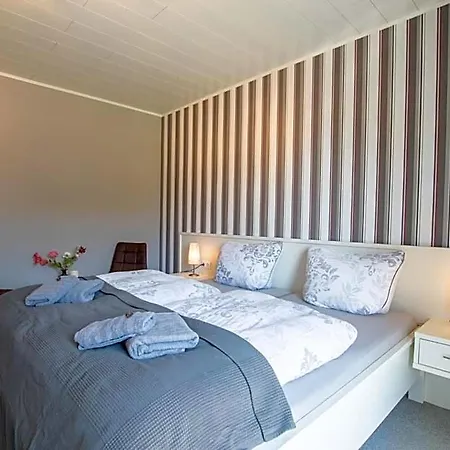 Gaestehaus Djuren Bed & Breakfast 3*