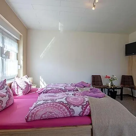 Gaestehaus Djuren Bed & Breakfast 3*