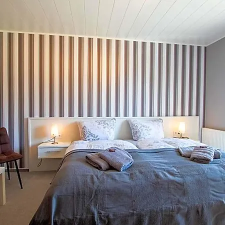 Gaestehaus Djuren Bed & Breakfast 3*
